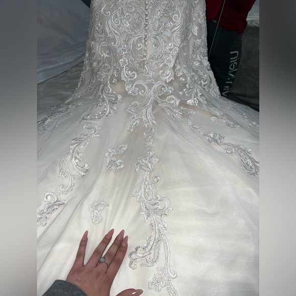 David’s bridal Wedding Dress creme lace 100% flawless since it was never used. - Picture 7 of 11